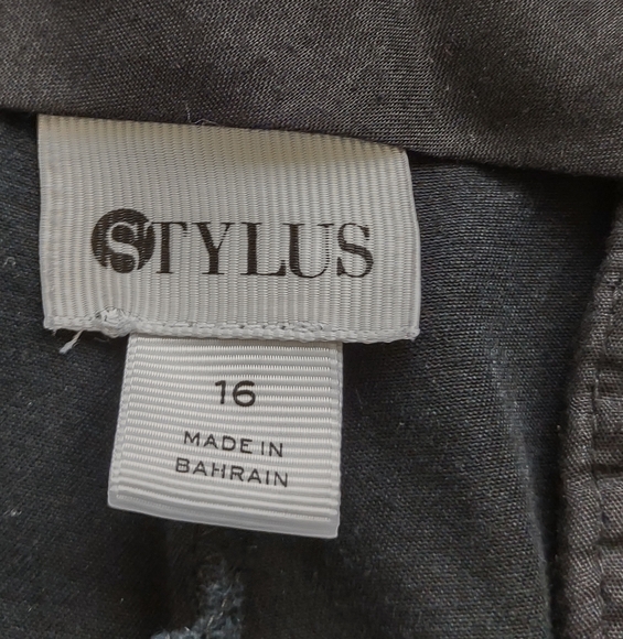 Stylus Black Cropped Pants - Picture 3 of 4